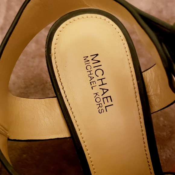 ****SOLD****      Michael Kors Black Leather Wedges - Picture 4 of 9